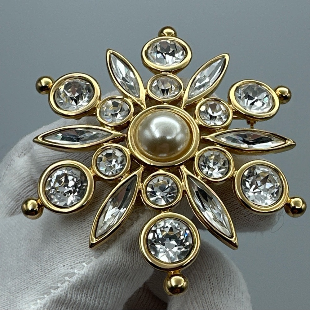 Vintage‎ Napier Clear Rhinestone Snowflake #649